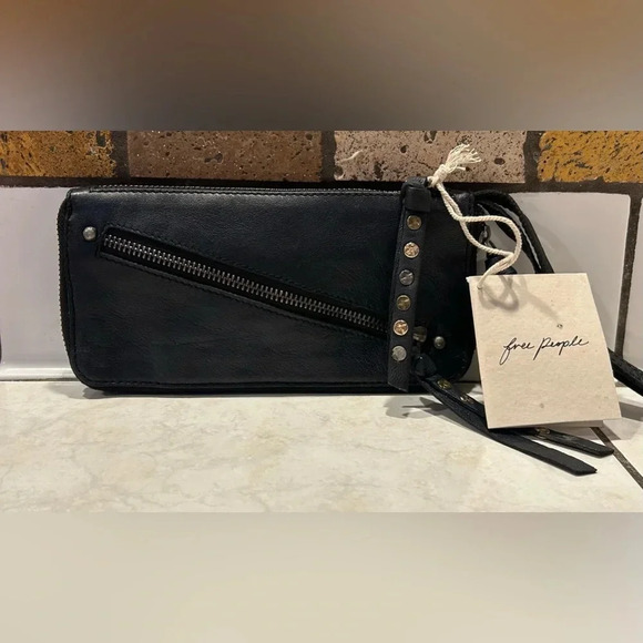 FREE PEOPLE Black Distressed Leather Wristlet Wallet. Brand new with tags - Picture 9 of 11